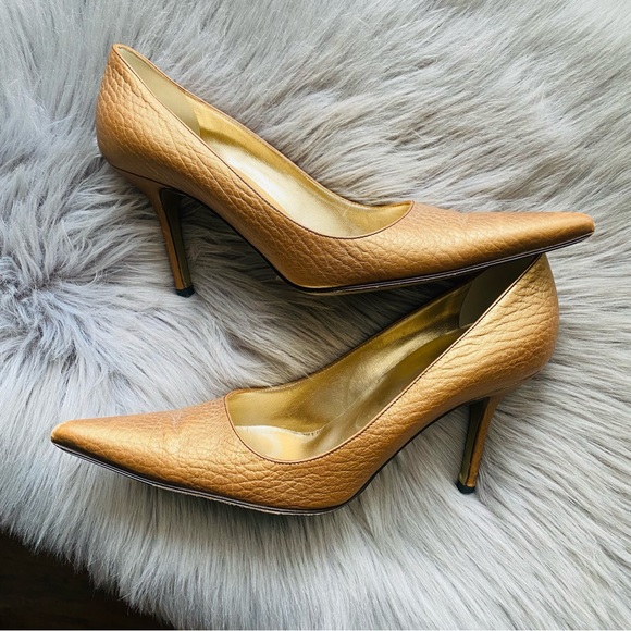 Dolce & Gabbana Shoes - Gold Dolce & Gabbana Textured Pumps